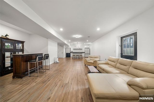 129 Rivervale Road, River Vale, NJ 07675