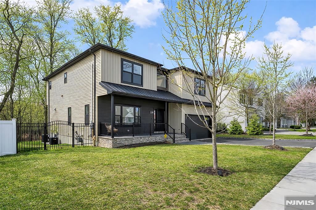 129 Rivervale Road, River Vale, NJ 07675