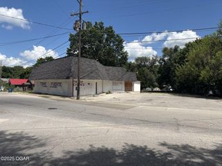 621 S Hamilton, Neosho, MO 64850