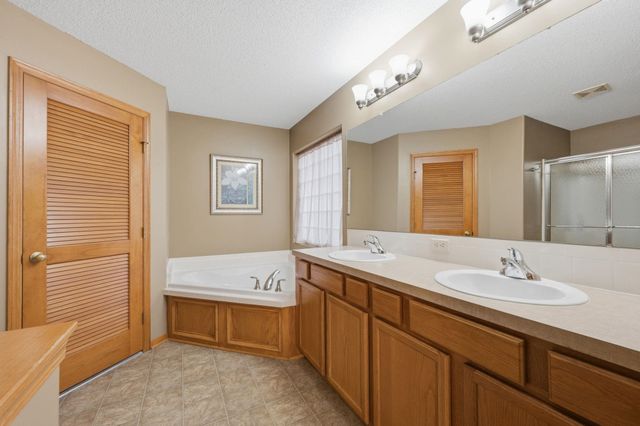 10701 W Lamp Cir, Wichita, KS 67215