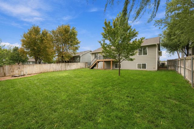 10701 W Lamp Cir, Wichita, KS 67215