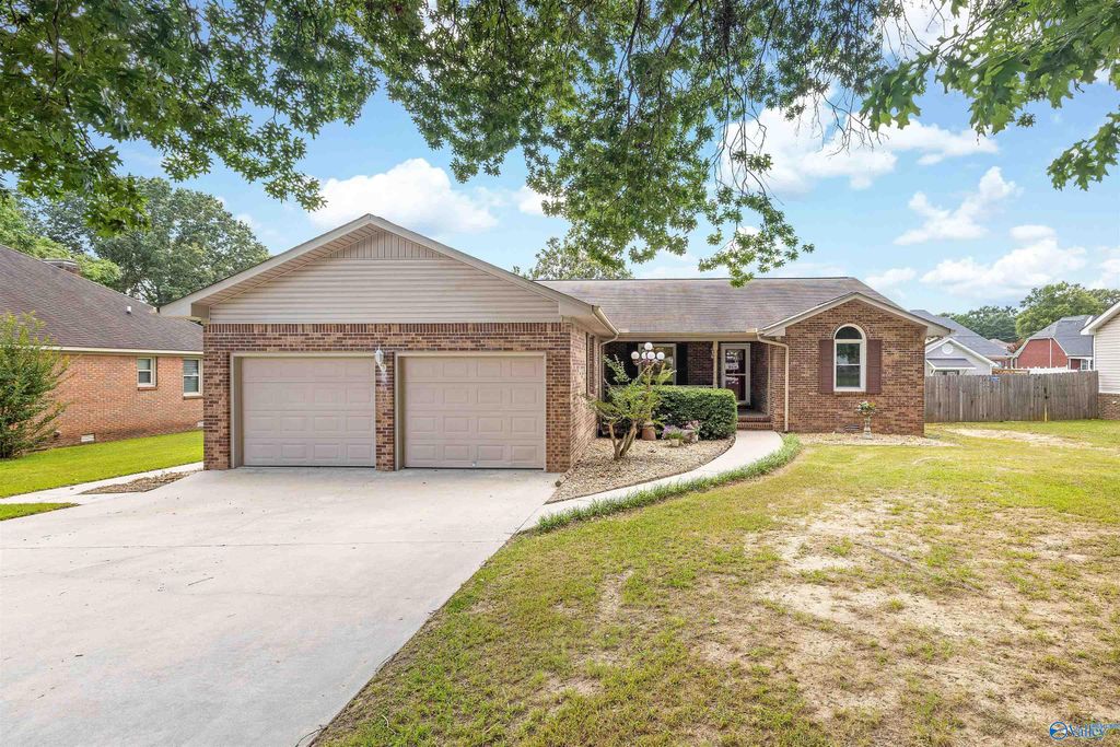 2203 Springdale Drive SW, Hartselle, AL 35640