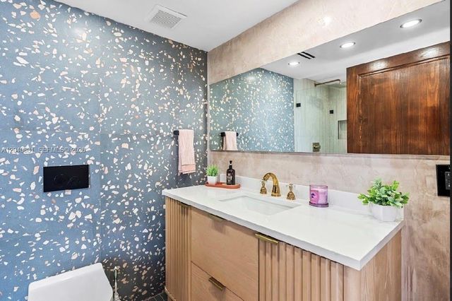2457 Collins Ave 1603, Miami Beach, FL 33140