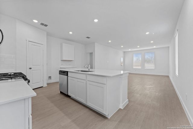 6611 Titan Park, Converse, TX 78109