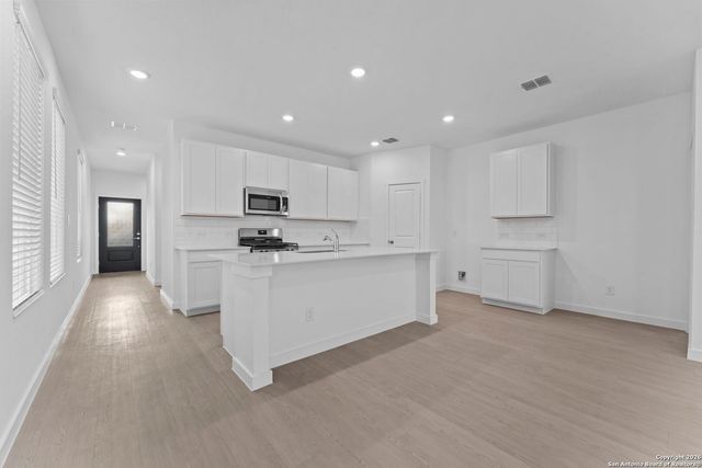 6611 Titan Park, Converse, TX 78109