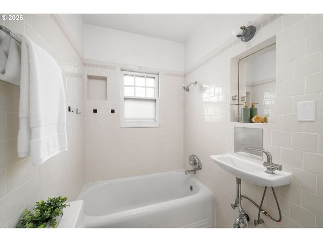 4542 Ne 27TH Ave, Portland, OR 97211