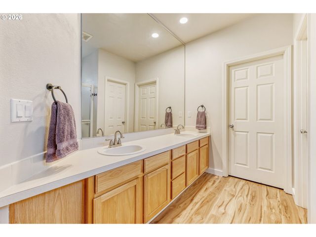 2433 Ne Cafe Way, Hillsboro, OR 97124