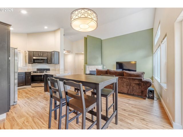 2433 Ne Cafe Way, Hillsboro, OR 97124