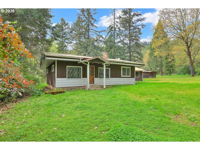 544 LOU GRAY Dr, Myrtle Creek, OR 97457