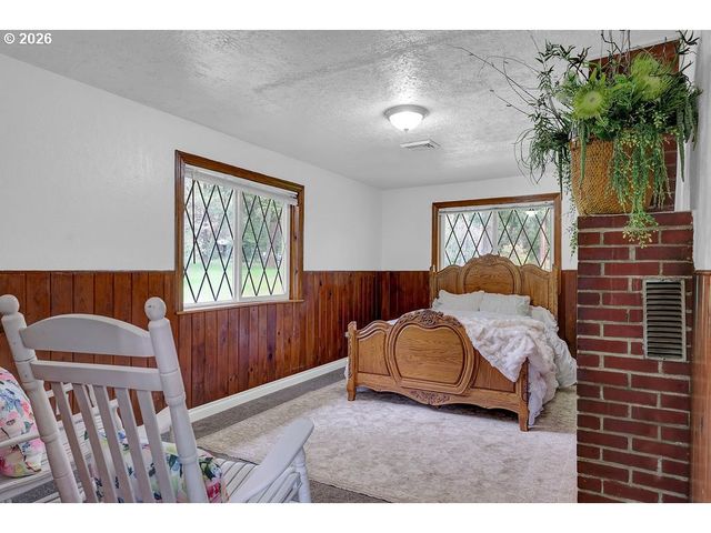 544 LOU GRAY Dr, Myrtle Creek, OR 97457