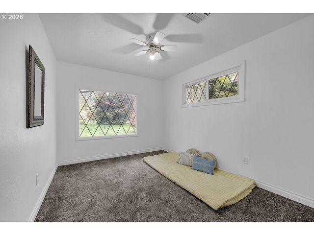 544 LOU GRAY Dr, Myrtle Creek, OR 97457