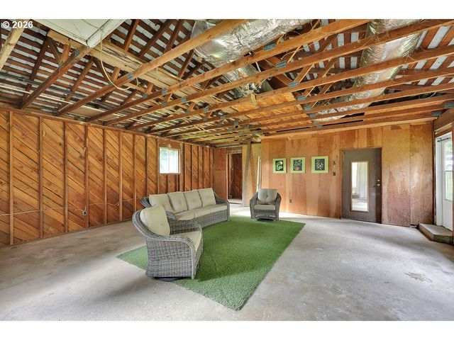 544 LOU GRAY Dr, Myrtle Creek, OR 97457