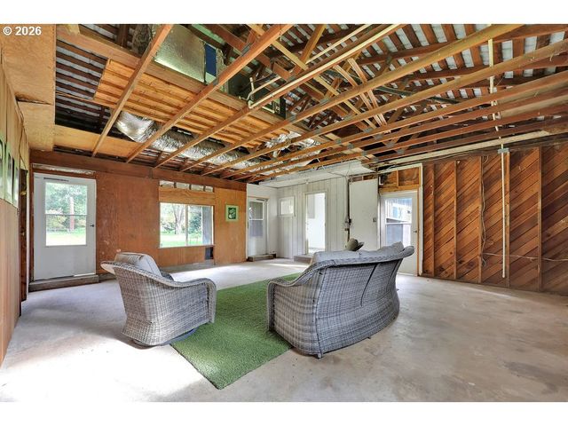 544 LOU GRAY Dr, Myrtle Creek, OR 97457