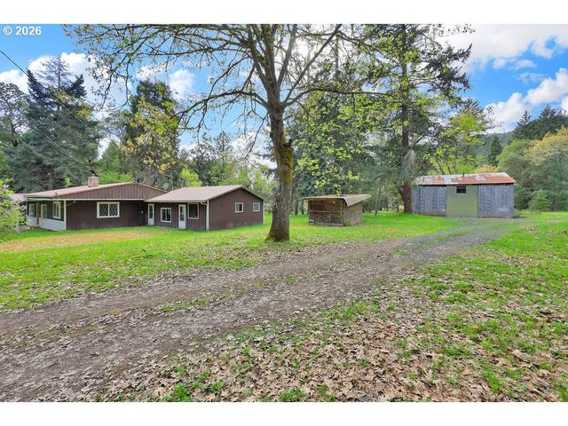 544 LOU GRAY Dr, Myrtle Creek, OR 97457