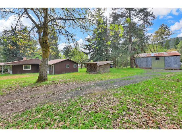 544 LOU GRAY Dr, Myrtle Creek, OR 97457