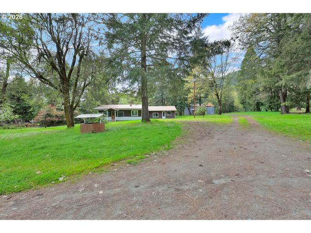 544 LOU GRAY Dr, Myrtle Creek, OR 97457
