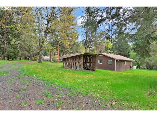 544 LOU GRAY Dr, Myrtle Creek, OR 97457