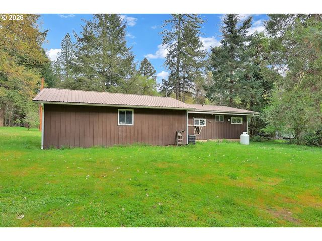 544 LOU GRAY Dr, Myrtle Creek, OR 97457