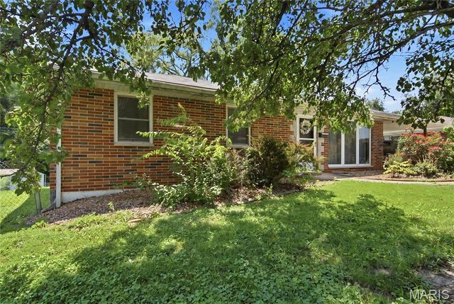 808 Wilshire Drive, Belleville, IL 62223