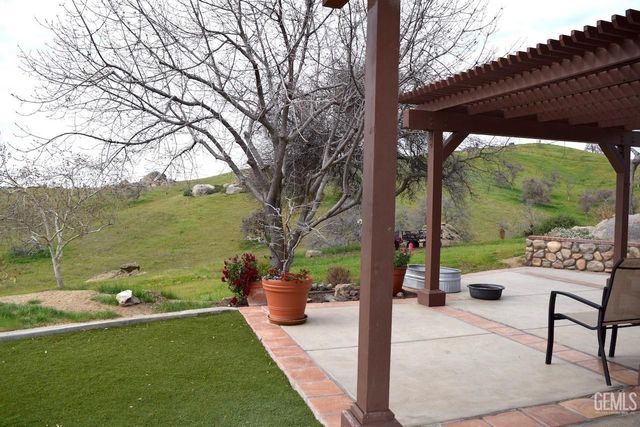 3001 Woody Granite Road, Bakersfield, CA 93308