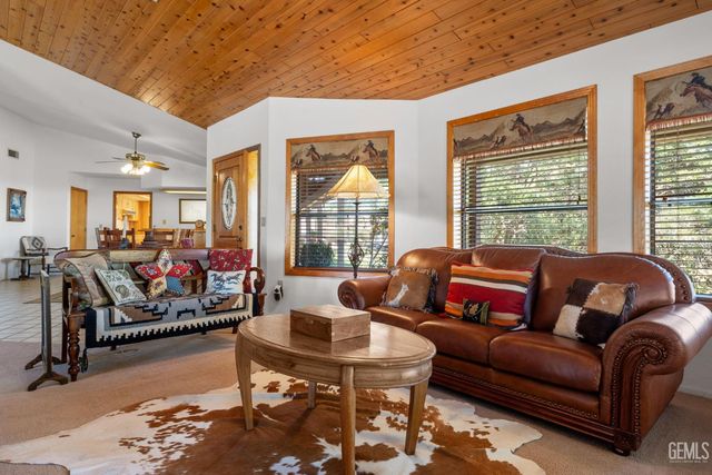 3001 Woody Granite Road, Bakersfield, CA 93308