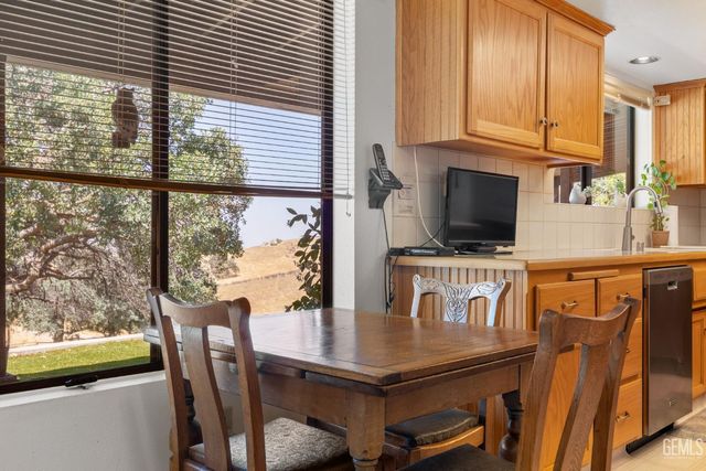 3001 Woody Granite Road, Bakersfield, CA 93308