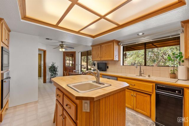 3001 Woody Granite Road, Bakersfield, CA 93308