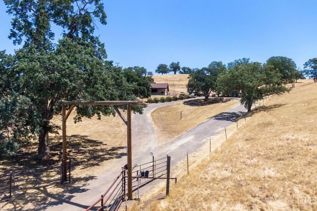 3001 Woody Granite Road, Bakersfield, CA 93308