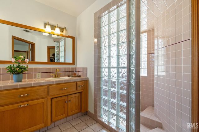 3001 Woody Granite Road, Bakersfield, CA 93308