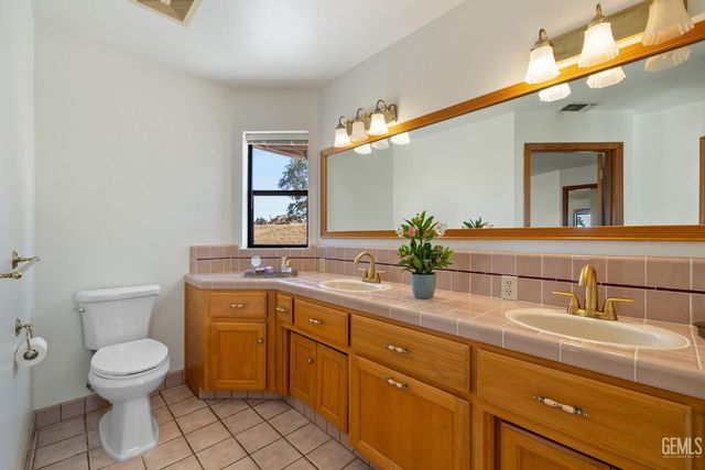 3001 Woody Granite Road, Bakersfield, CA 93308