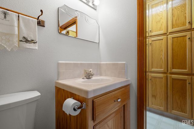 3001 Woody Granite Road, Bakersfield, CA 93308