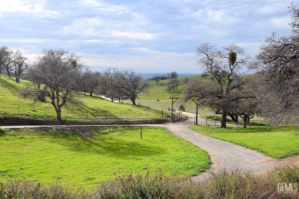 3001 Woody Granite Road, Bakersfield, CA 93308