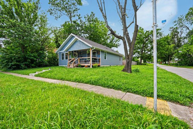 1038 W Thoman Street, Springfield, MO 65803