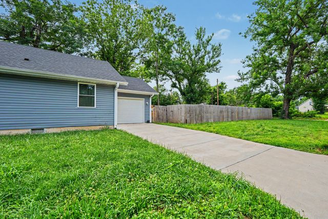 1038 W Thoman Street, Springfield, MO 65803