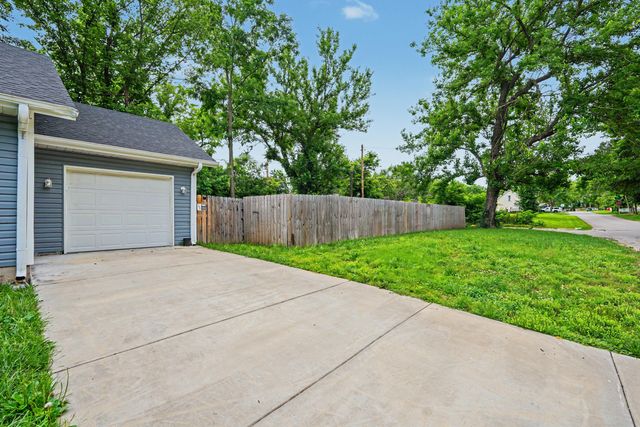 1038 W Thoman Street, Springfield, MO 65803
