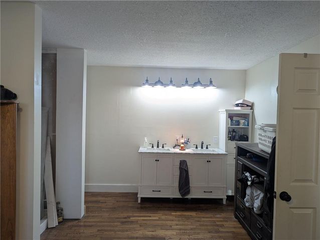 6426 NE Witt Road, Turney, MO 64493