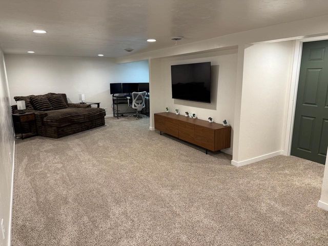 1712 THELEN AVENUE, Kaukauna, WI 54130