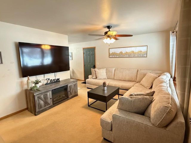 1712 THELEN AVENUE, Kaukauna, WI 54130