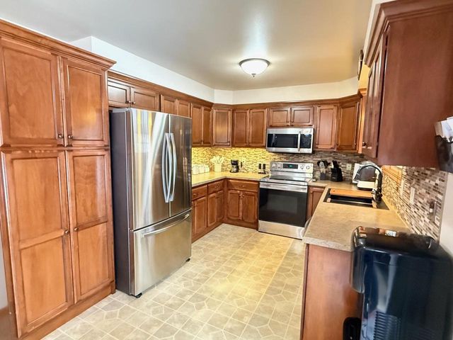 1712 THELEN AVENUE, Kaukauna, WI 54130