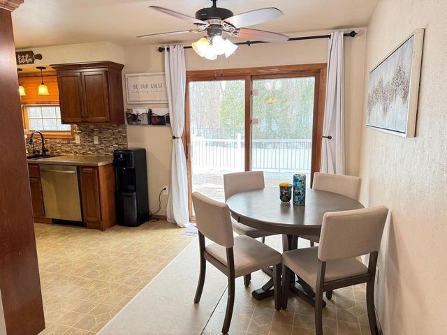 1712 THELEN AVENUE, Kaukauna, WI 54130