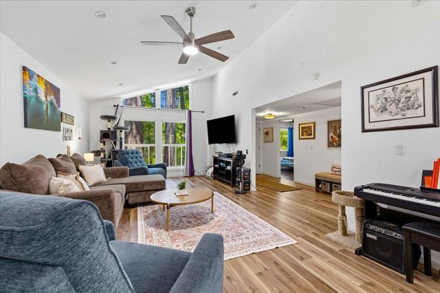 11854 Tree Top Cir, Nevada City, CA 95959
