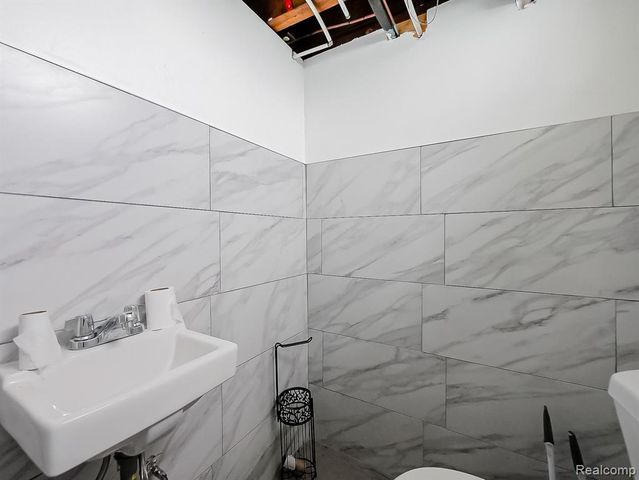 16207 Harlow Street, Detroit, MI 48235