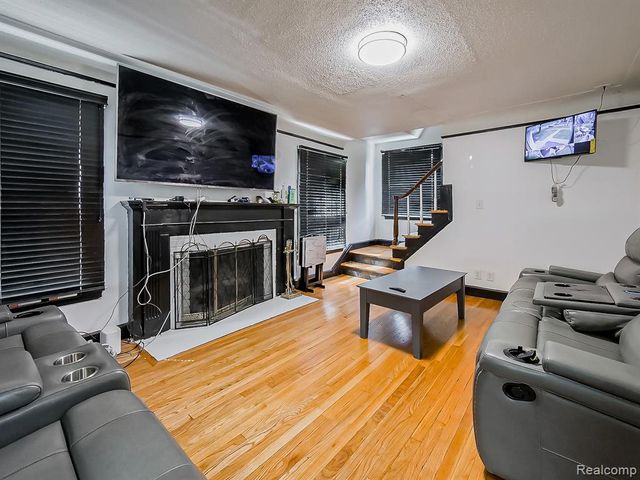 16207 Harlow Street, Detroit, MI 48235
