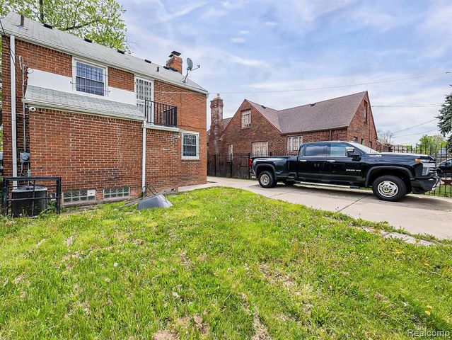 16207 Harlow Street, Detroit, MI 48235