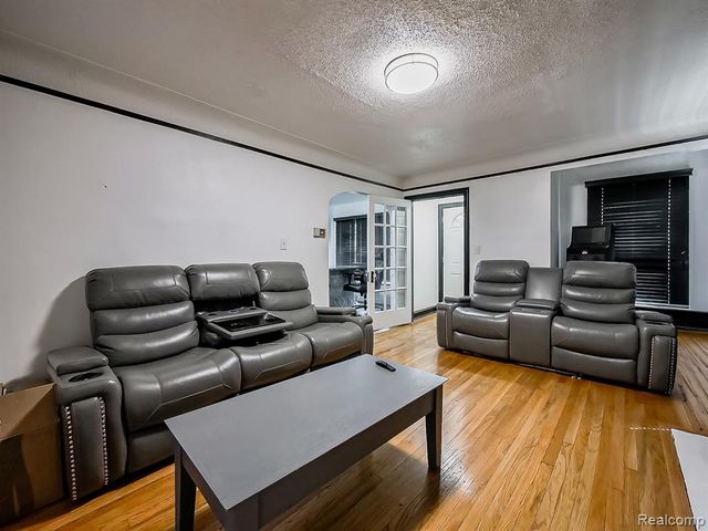 16207 Harlow Street, Detroit, MI 48235