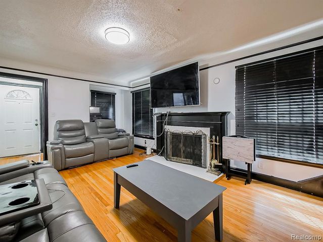 16207 Harlow Street, Detroit, MI 48235