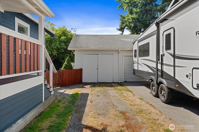 1138 Pioneer Street, Enumclaw, WA 98022