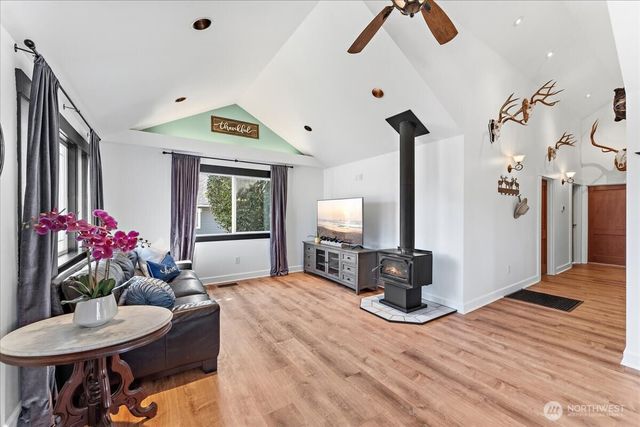 1138 Pioneer Street, Enumclaw, WA 98022