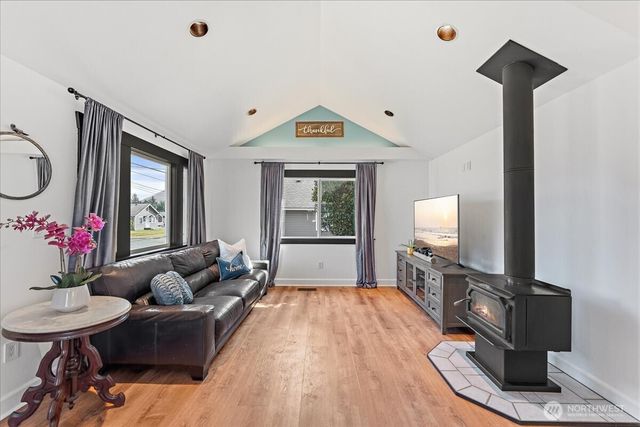 1138 Pioneer Street, Enumclaw, WA 98022