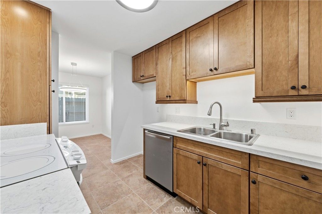 Image 5 of property listing at 1651 Iowa Street C, Costa Mesa, CA 92626
